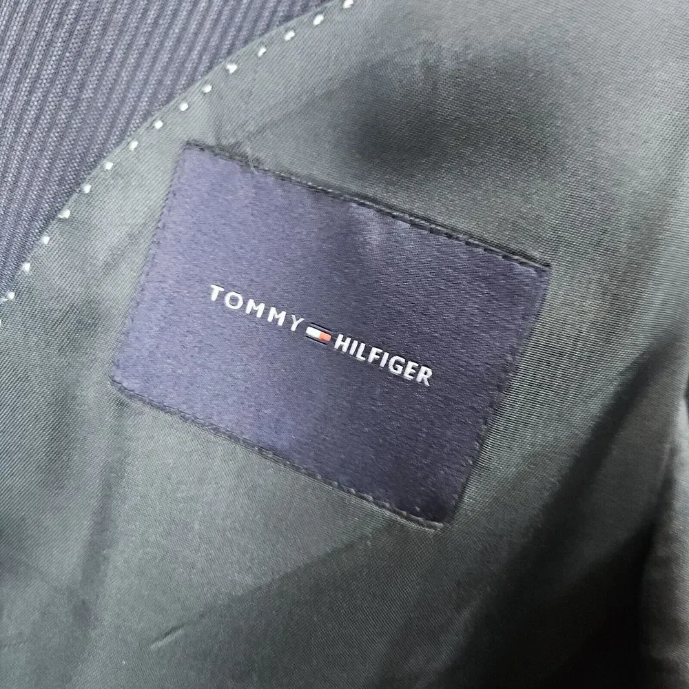 Tommy Hilfiger Men's Blazer Navy Blue Size 46L Pinstripes 2-Button 100%‎ Wool